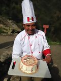 Nuestro cocinero preparando una torta, Camino Inca
